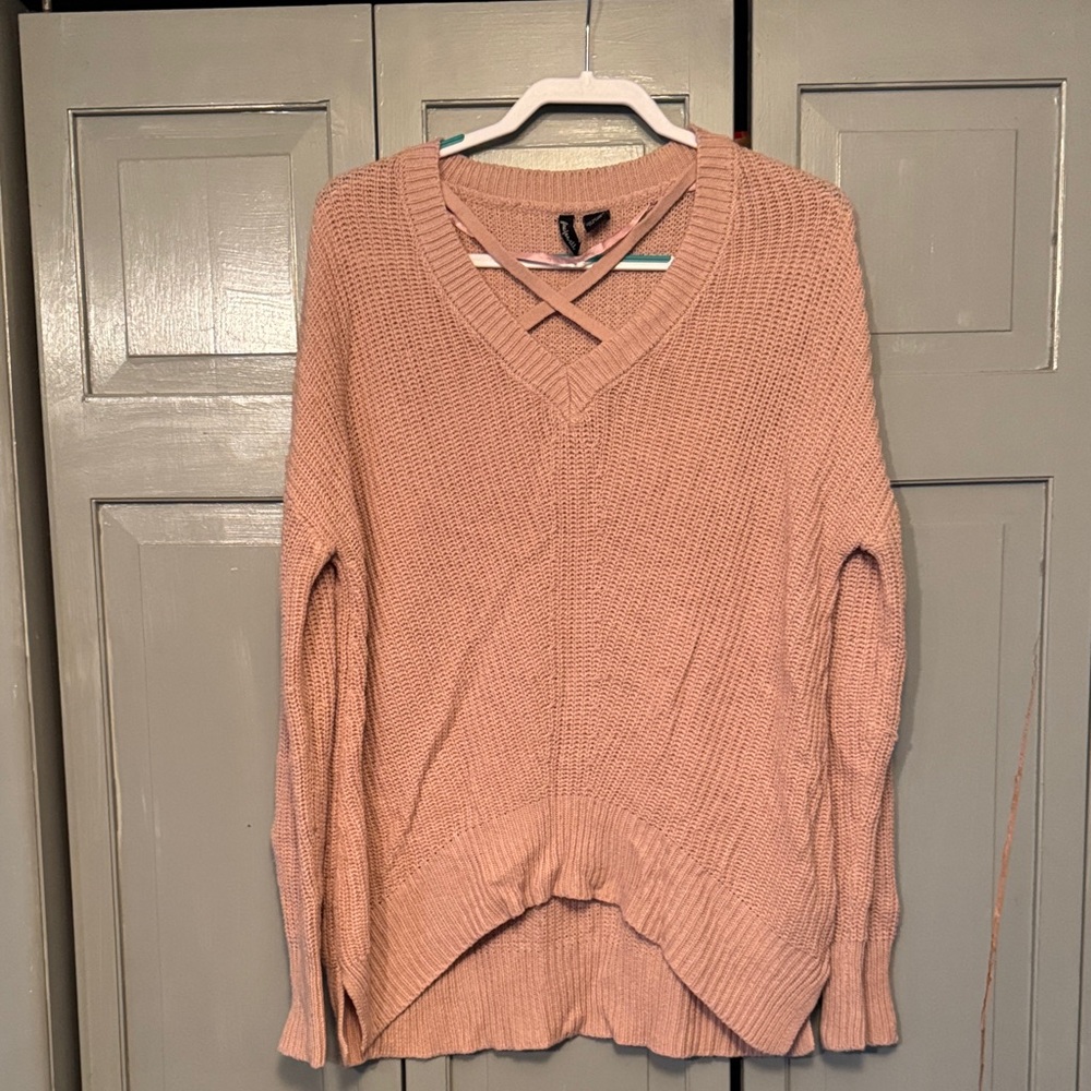 Elegant V-Neck Sweater in Soft Pink